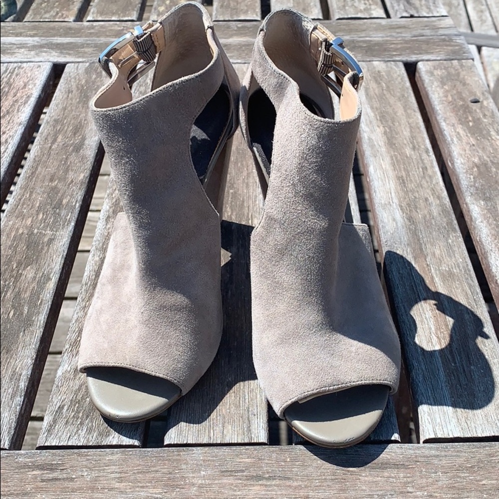 Banana republic suede grey open toe booties 8.5